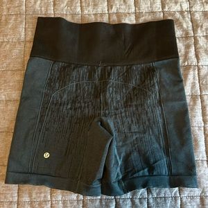Lululemon spandex shorts - size 6